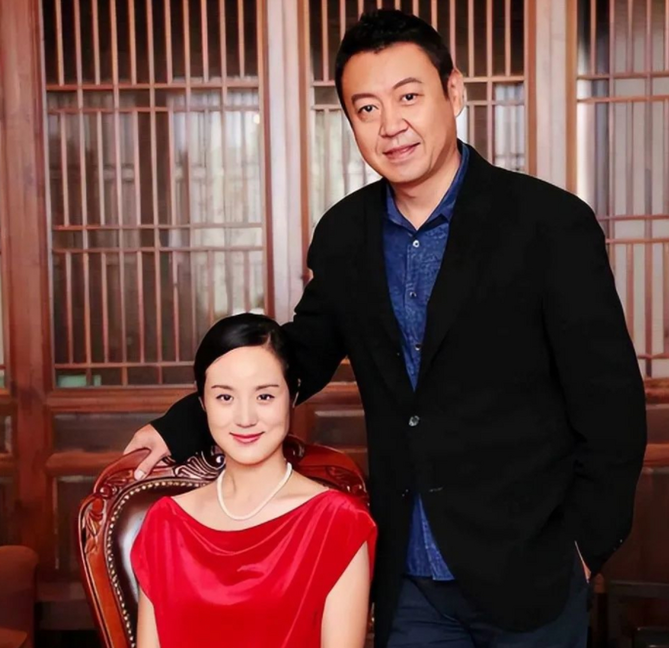 哈辉与杨柳是音乐之恋的夫妻,经历不同人生背景和情感波折后相遇相爱.