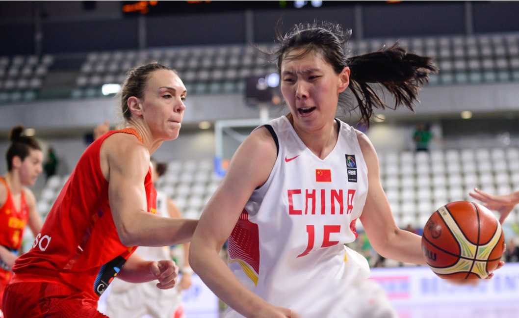 国青女篮迎来2米28巨塔,陈楠出山辅佐!张子宇能否一飞冲天?