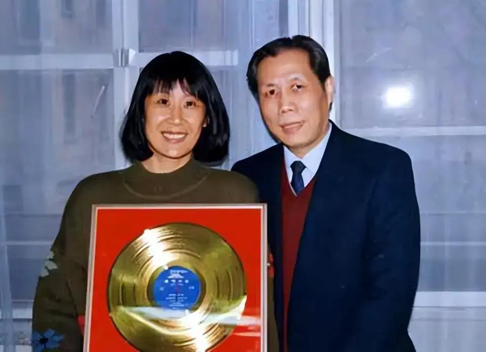 苏小明:当红时出国留学,与丈夫离婚,如今咋样了?