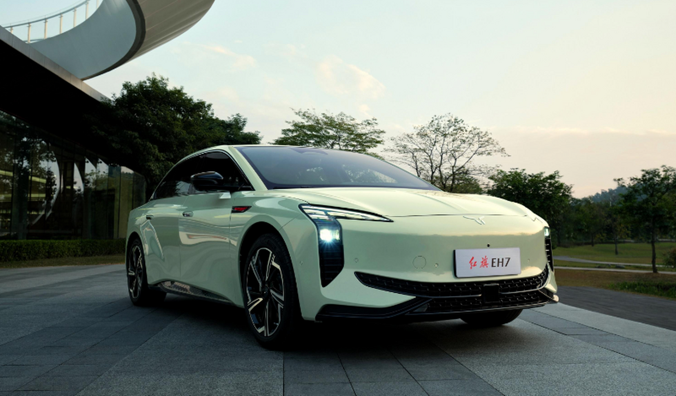 红旗汽车推出中大型纯电轿车eh7,基于红旗fmes"旗帜"超级架构打造