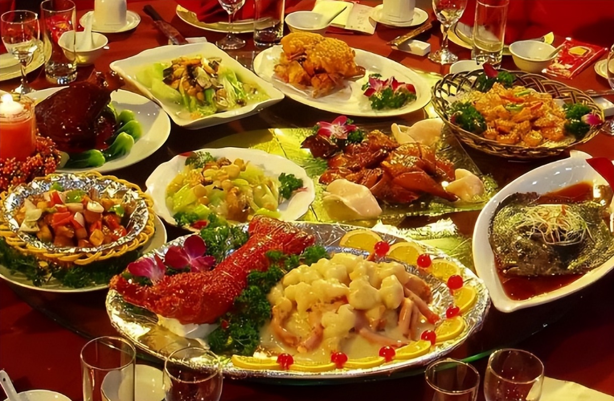 北京男子办婚宴,菜品豪横喜酒茅台,没想到酒席间老丈人怒摔碗筷