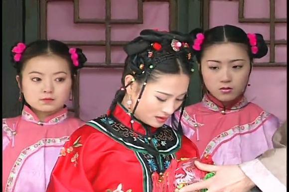 被抛绣球的富家千金:《还珠格格》中的命运转折