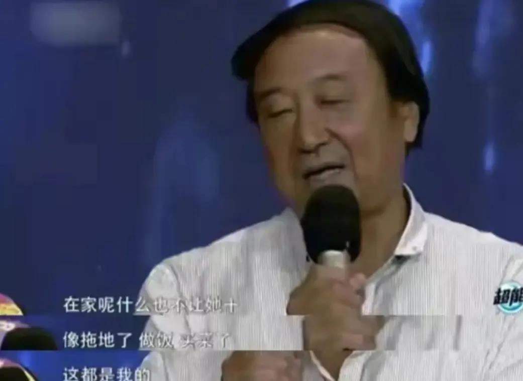 儿子成演员,母60始演艺:苇青与丈夫幸福生活