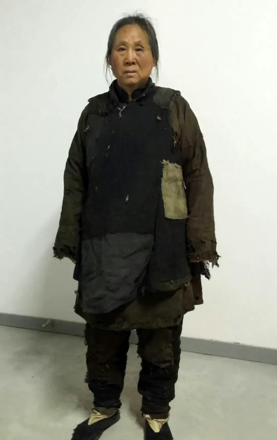 儿子成演员,母60始演艺:苇青与丈夫幸福生活