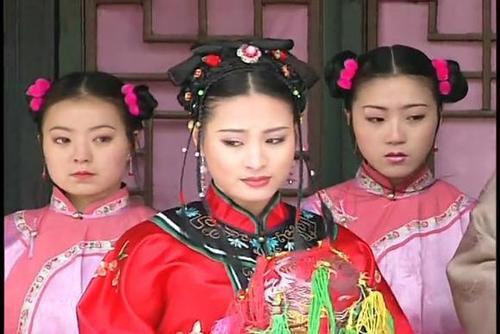 被抛绣球的富家千金:《还珠格格》中的命运转折