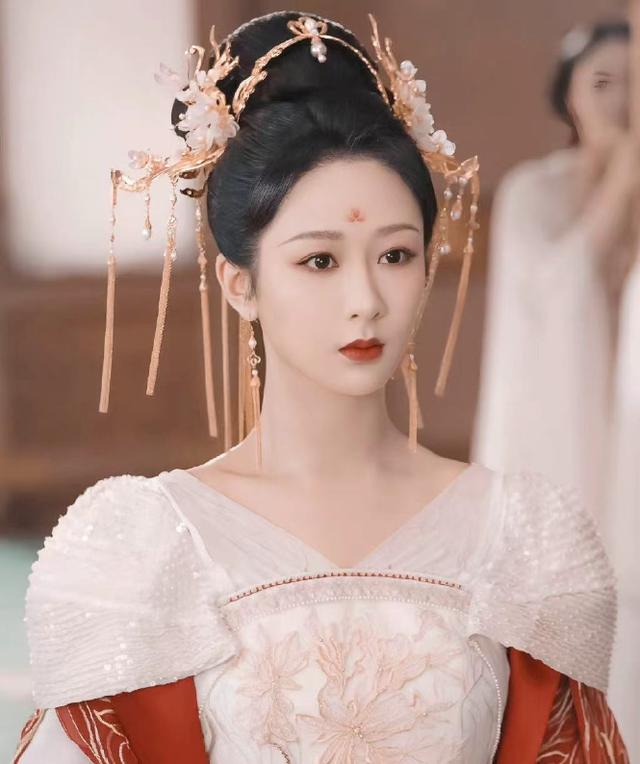 再掀古装狂潮!杨紫领衔,《长相思2》腾讯预订