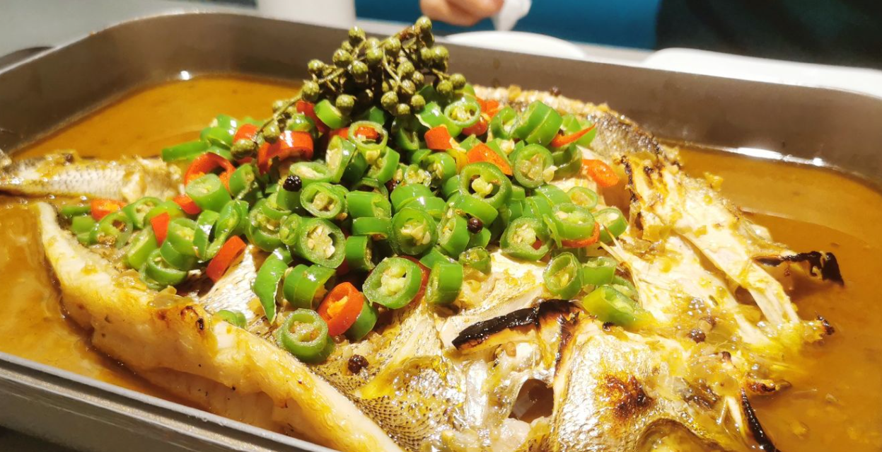 半天妖烤鱼:年轻人挚爱的美味场所与灵感源泉