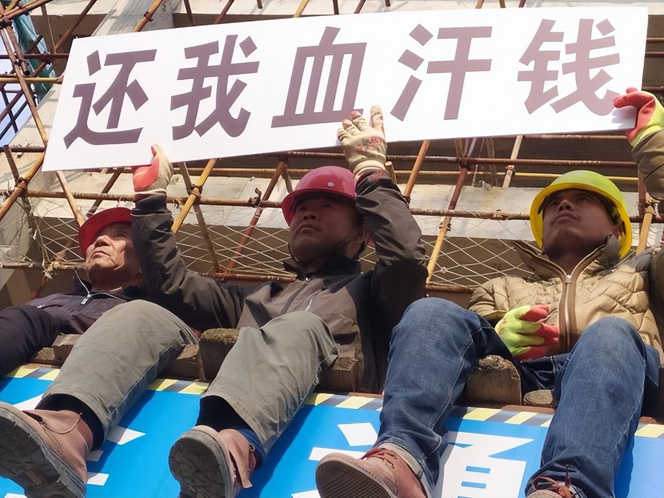 回顾湖南民工讨薪1560元20次无果,设局将老板全家灭门,最小仅4岁