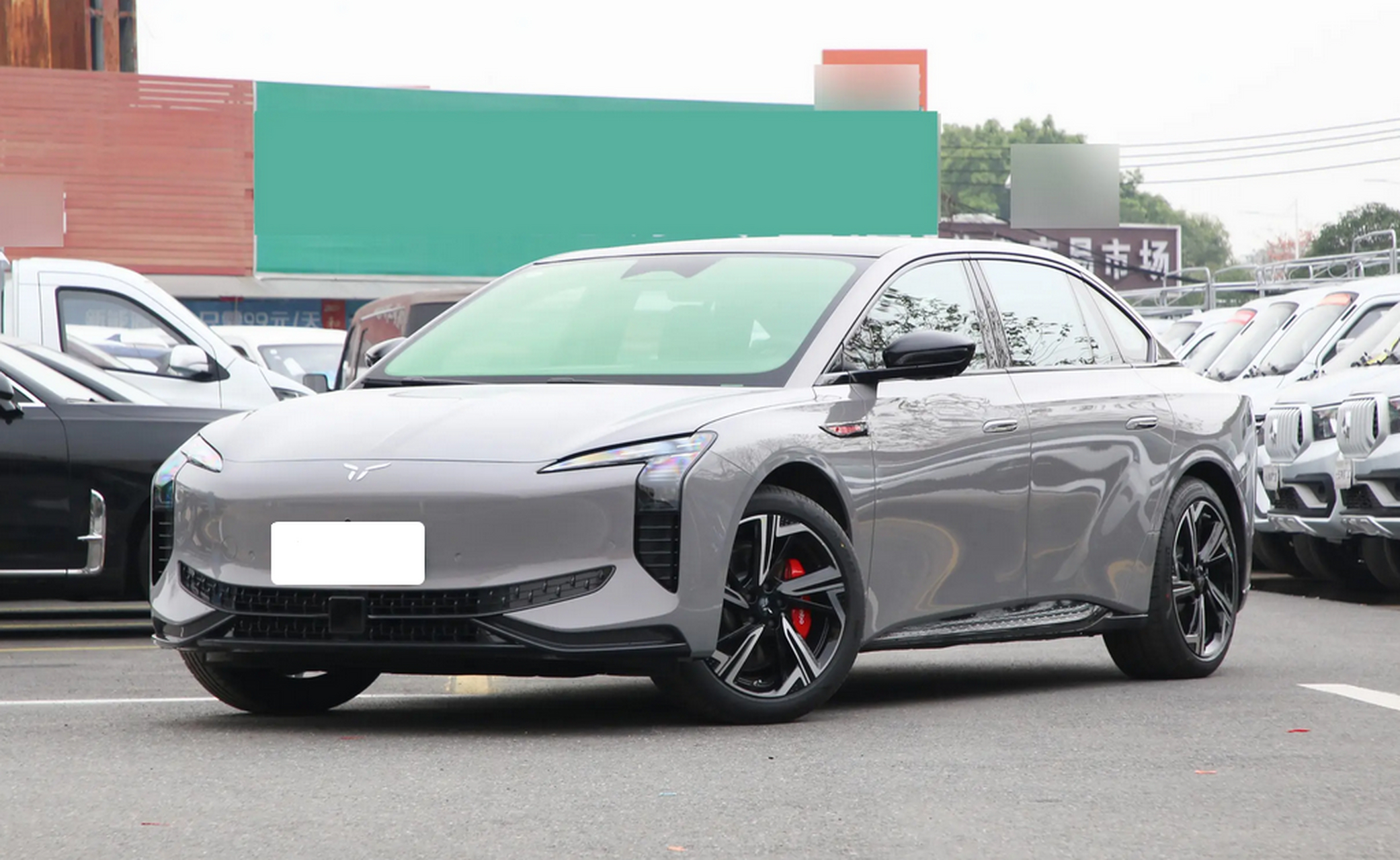 红旗eh7纯电动车,价格亲民仅23万起!外观时尚,内饰豪华.