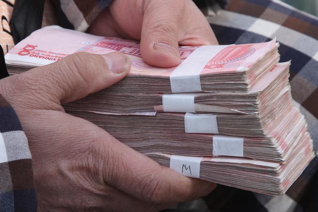 婚后5年,妻子每天和男闺蜜厮混在一起,知道背后真相,我却哭笑不得