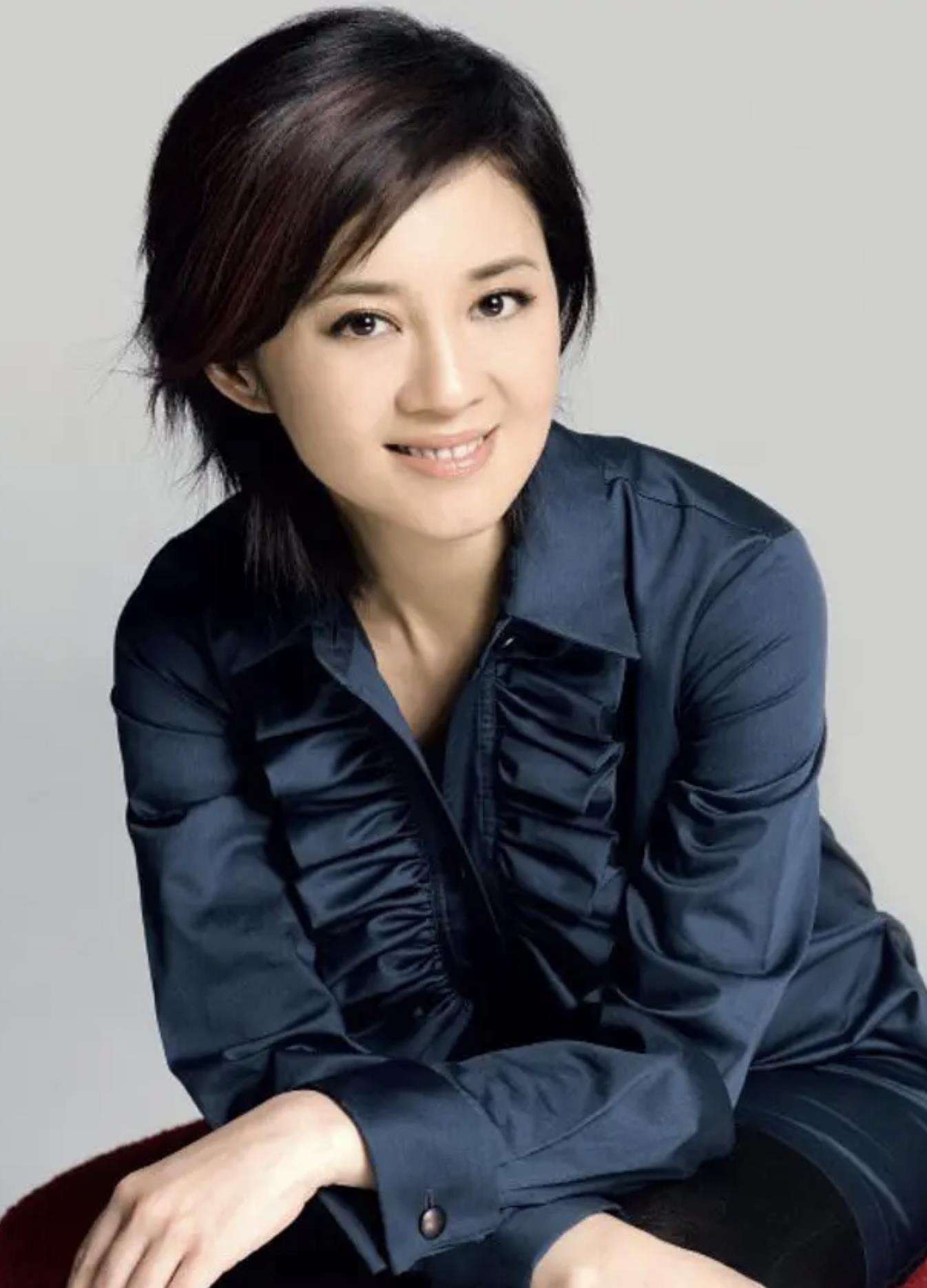 主持人许戈辉:怀孕嫁给二婚的富商,结婚18年,如今过得怎么样?