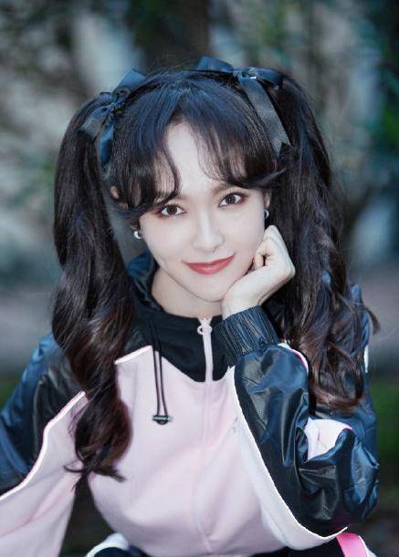 元气满满!37岁唐嫣双马尾自拍,如18岁少女甜美可爱