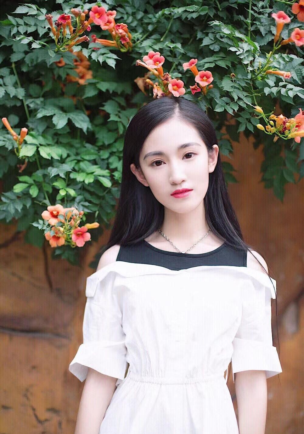 13岁就考上了上戏,如今却因整容无戏拍,黄诗佳诠释了整容的可怕