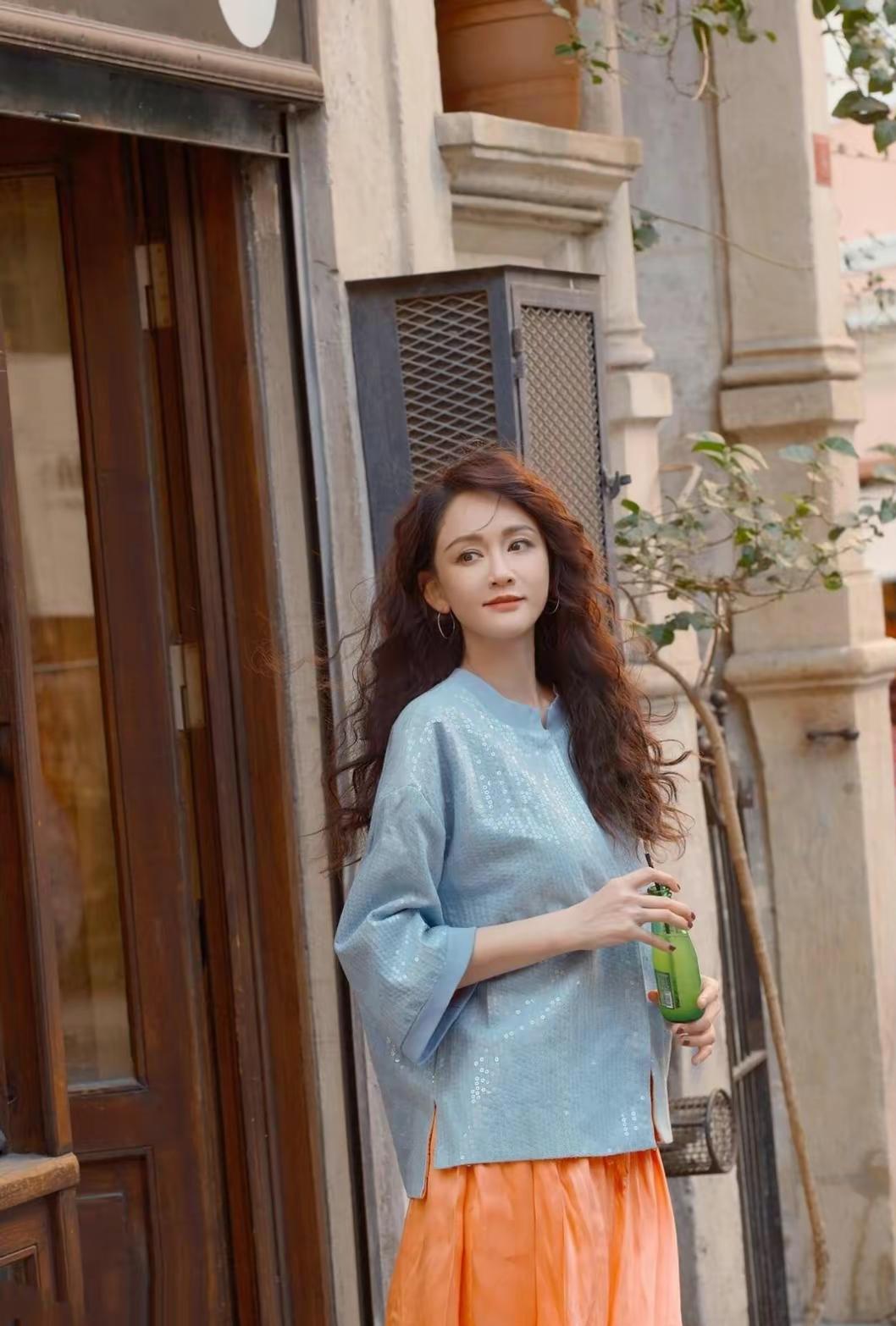 陈乔恩烫"羊毛卷"惊艳全场!新中式 卷发,44岁焕发25岁青春