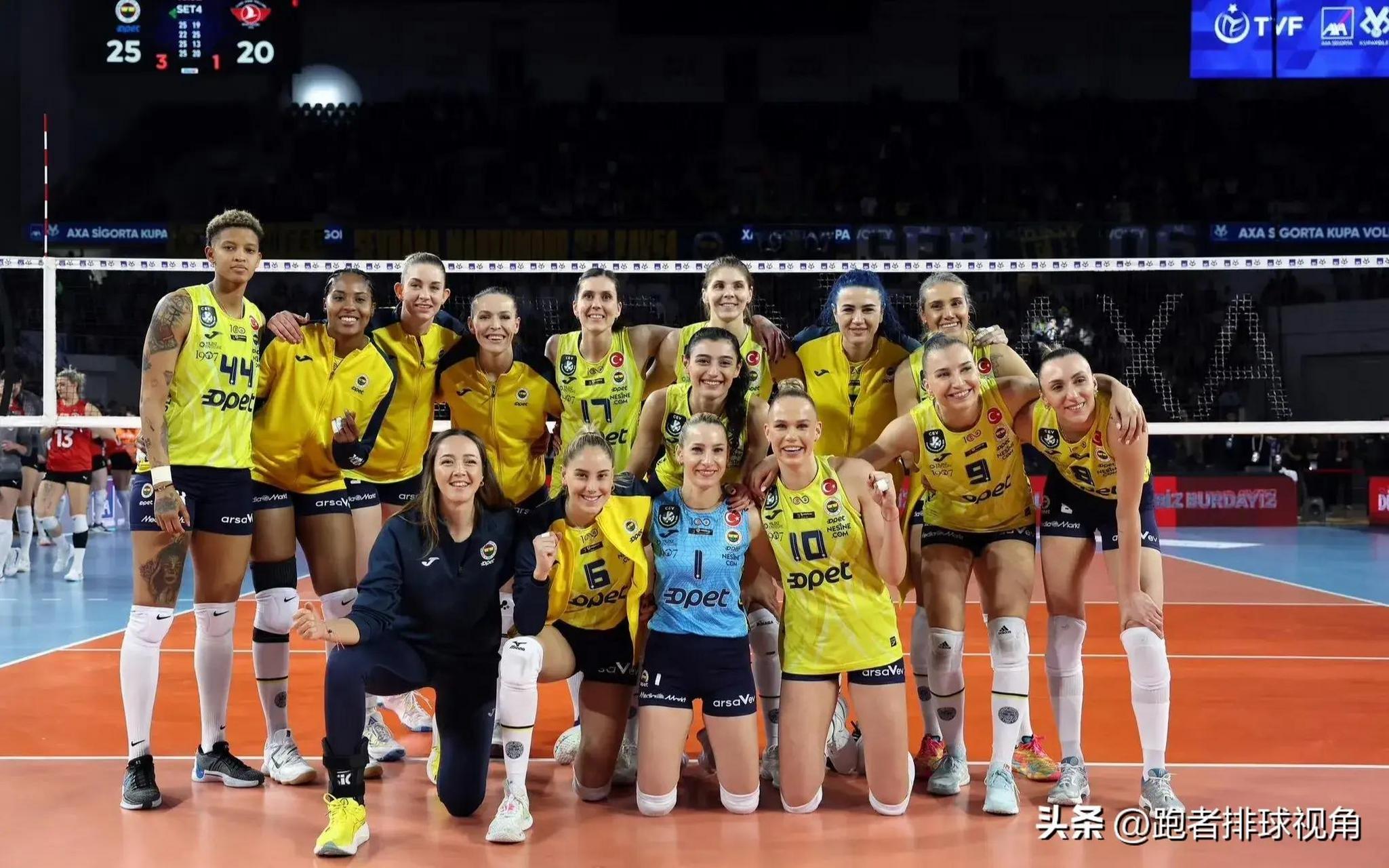 费内巴切女排与伊萨奇巴希女排在土耳其杯冠军战中展开激战,费内巴切