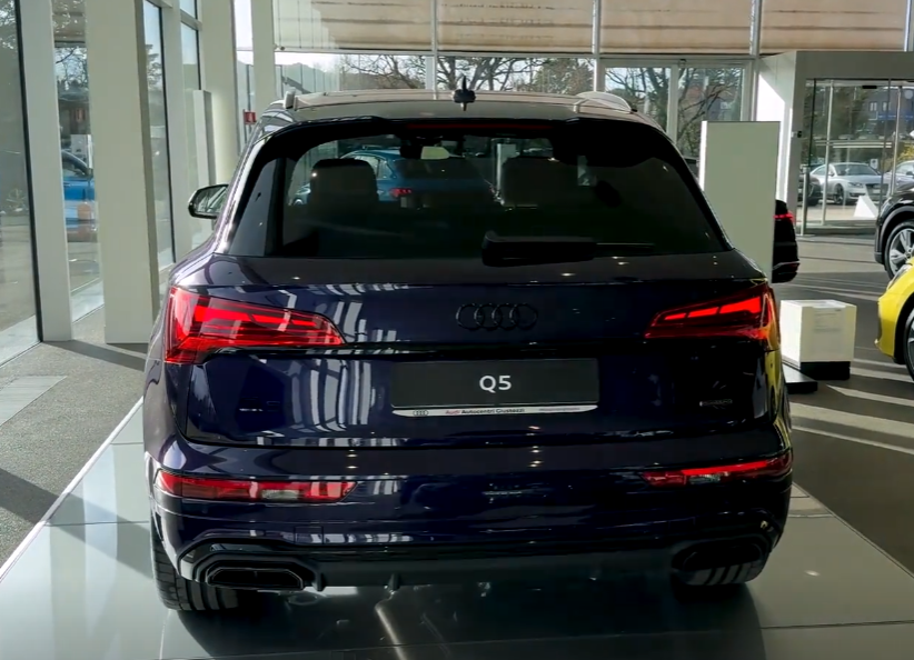 2024款奥迪q5l亮相,设计超奔驰g级,配备2.0t引擎和四驱系统