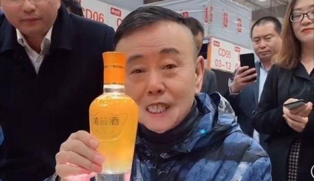 舆论风波中的《梨园春》:周炜,潘长江带货之争