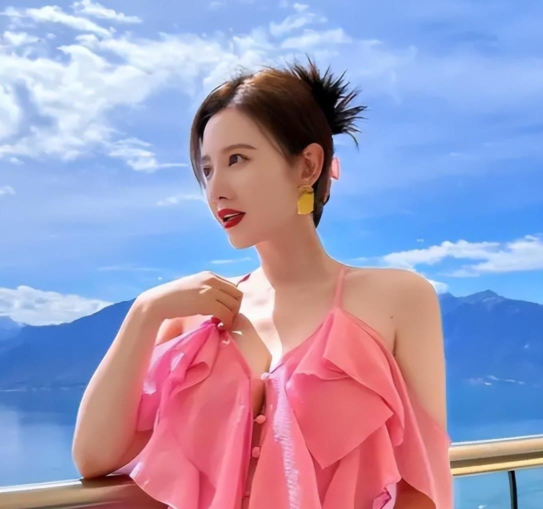 明星颜值天花板张萌,171厘米的黄金三围腰臀比,绝对是宅男收割机