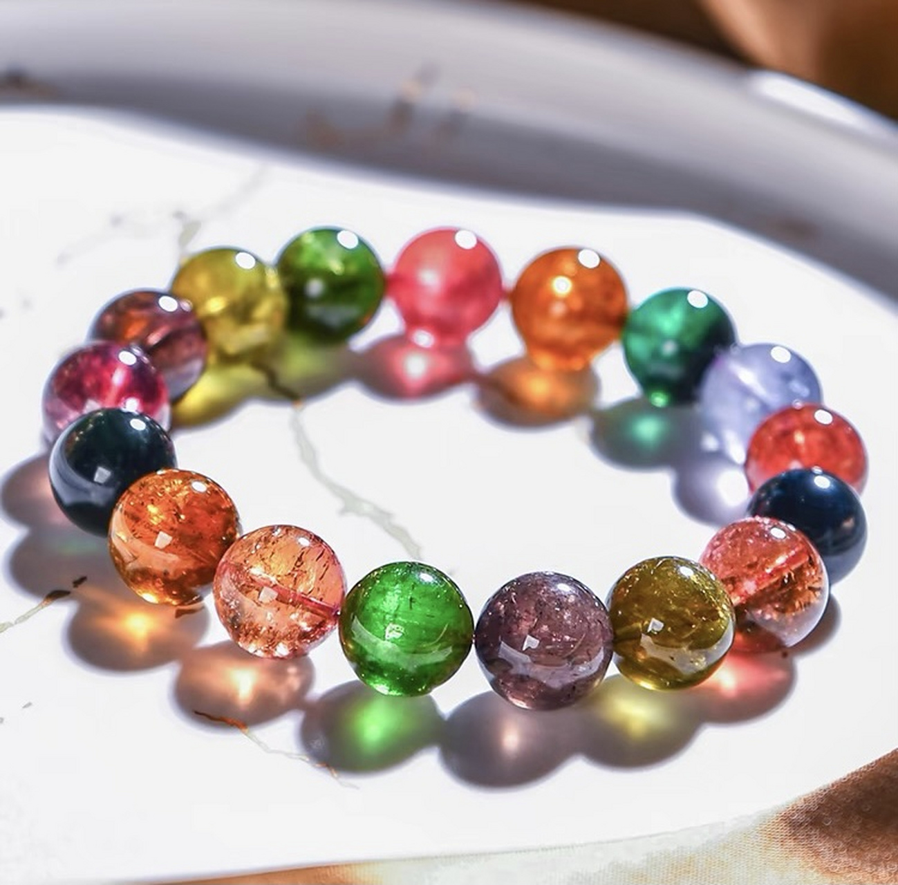 碧玺的多彩魅力让人着迷,但你知道吗?不当保养可能导致它永久性变色!