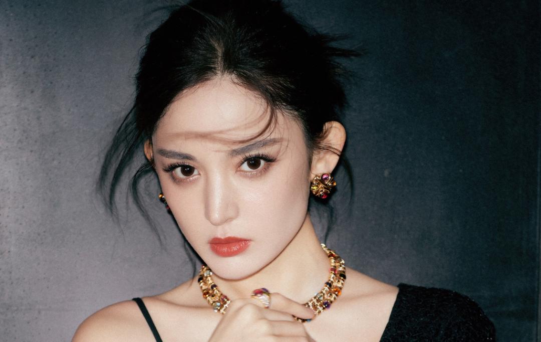 年纪越大嘴越小,难怪网友怀疑姚晨,刘亦菲做了缩唇手术