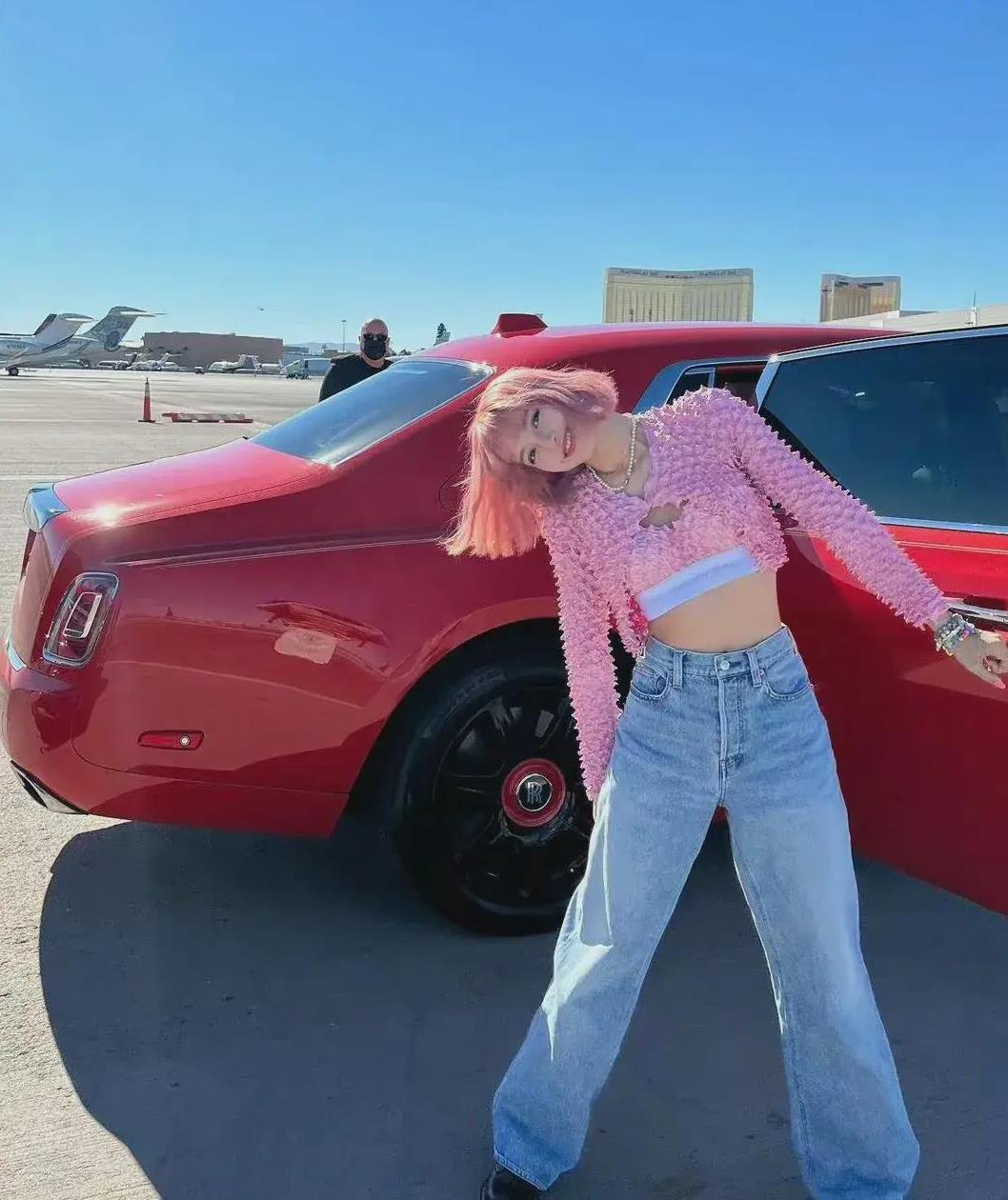 lisa生日炫豪车与豪宅,搭上lv三公子,lisa开启了豪门生活!