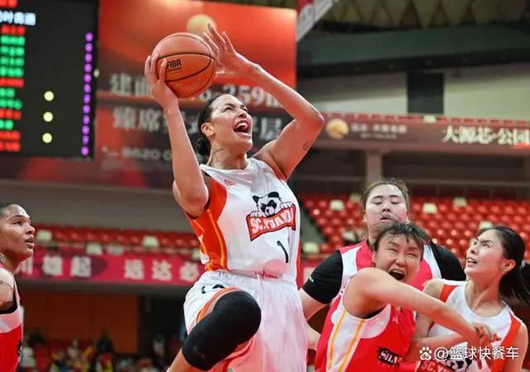 四川女篮在wcba首战告捷,刘禹彤表现出色但仍有提升空间.