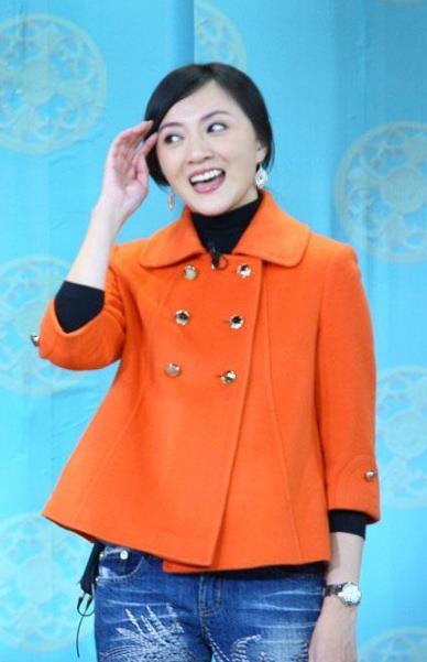 "春晚女神"默默下嫁普通人,如今的牛莉用自身诠释了整容的可怕