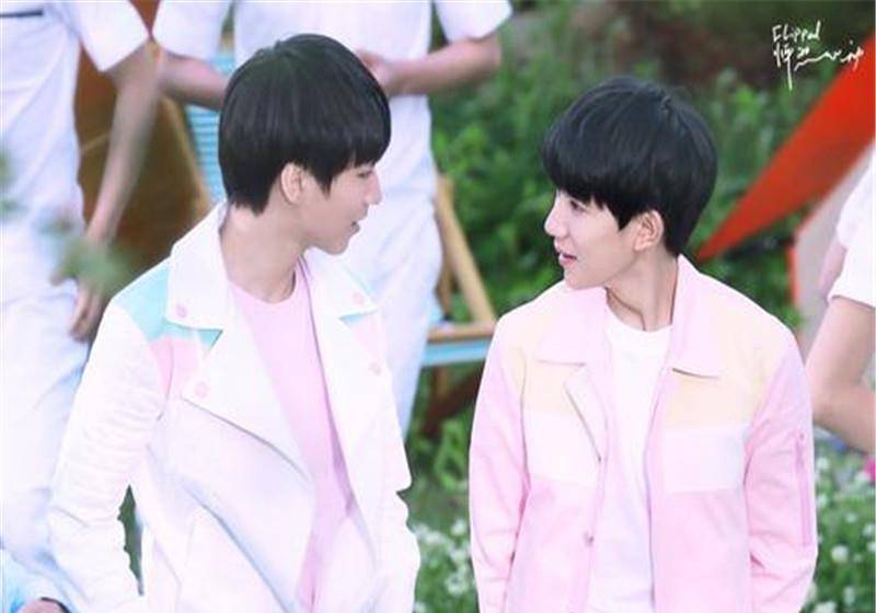 粉丝激动!王俊凯王源同台,红毯闪耀!