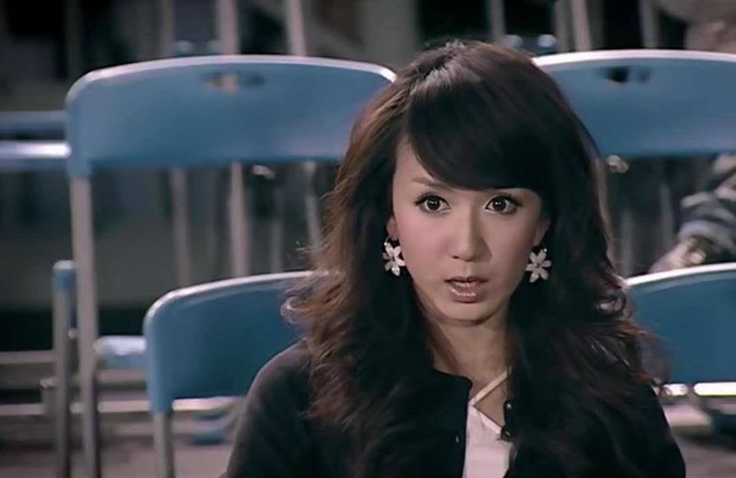 力证素颜自然,搓揉面部大力,娄艺潇晒视频