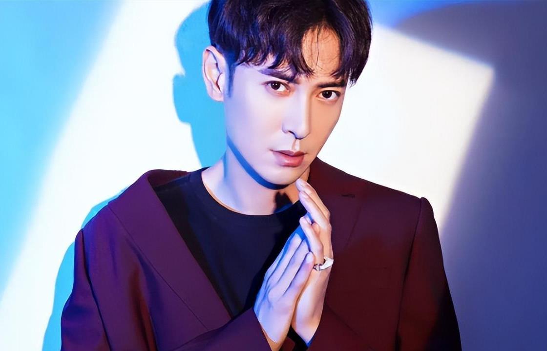 韩栋:因长相帅气,从工地"搬砖"到改行演戏,后娶了经纪人为妻