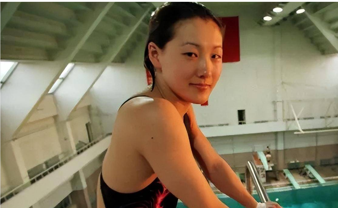 回顾跳水女皇伏明霞:71岁丈夫身价百亿,19岁女儿亭亭玉立