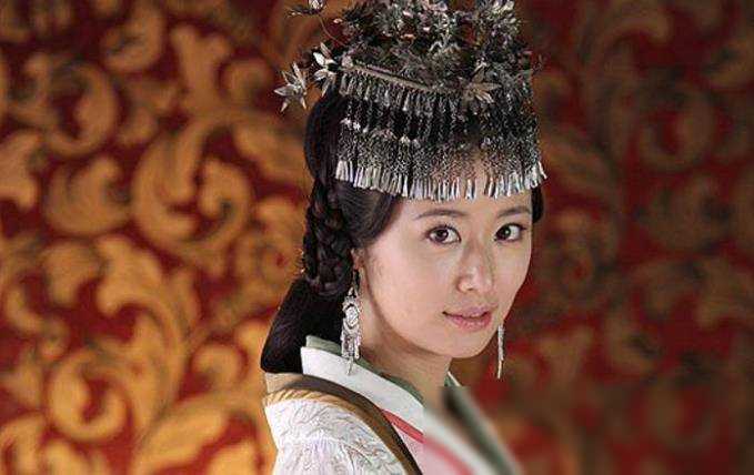 阴丽华与郭圣通二人立谁为皇后?刘秀犯难了,最后他将如何抉择?