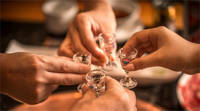 事实的确如此,酱香白酒以不到10%的产能,创造了中国白酒50%的销售利润