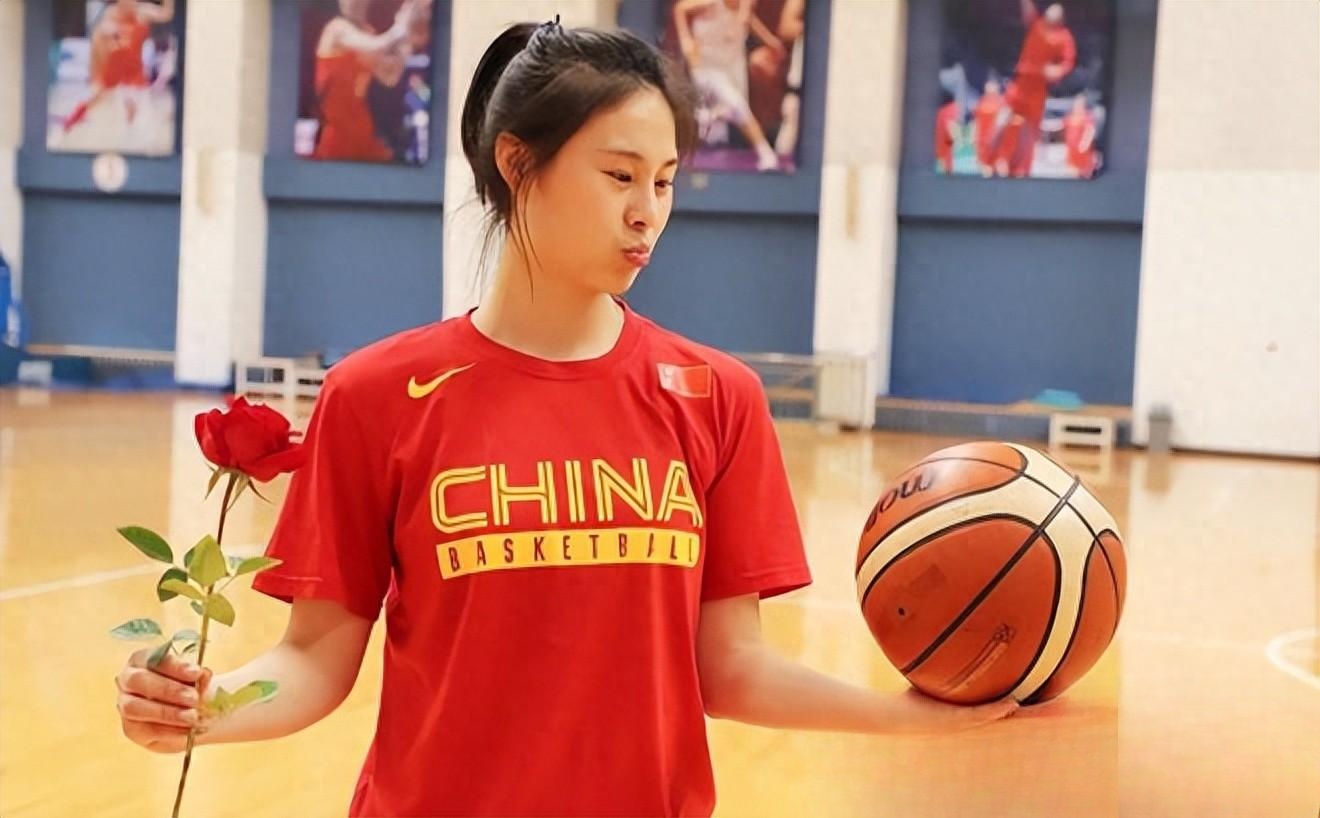 篮球新风暴:王思雨引领拼搏精神,继续中国女篮传奇