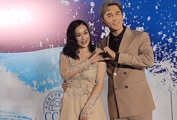 钟丽缇修图后p掉10斤肉,现身上海与张伦硕引关注