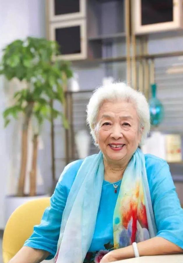 著名演员谢芳:儿子对她有过怨恨,有了孩子后读懂母爱