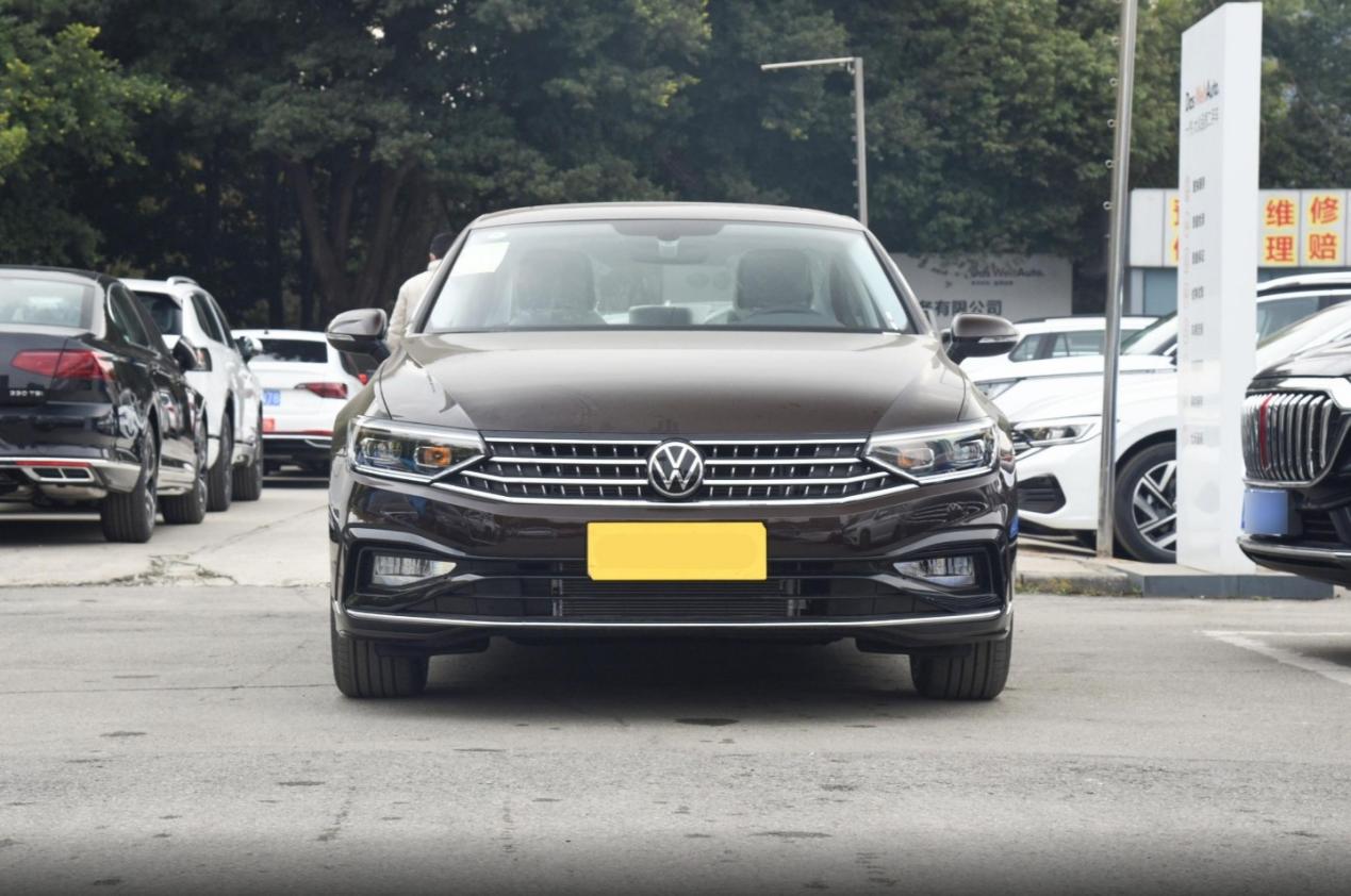 中型b级车大pk,对比别克君越和大众迈腾,20万预算怎么选?