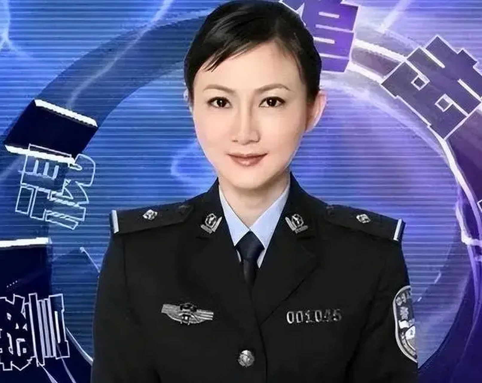 影片讲述了外表光鲜但内心肮脏的女警察邓洁和美丽多才的警官王菲因