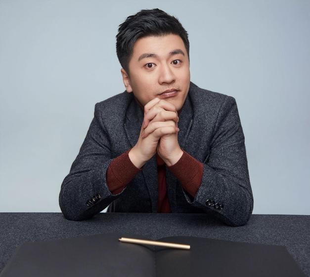 张雪峰团队志愿填报每人1万,与其无关,家长抨击"割韭菜"