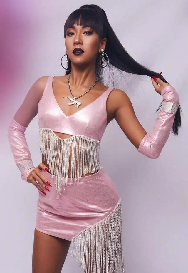 吉克隽逸性感近照曝光!大秀马甲线,和10年前比白了好几个度