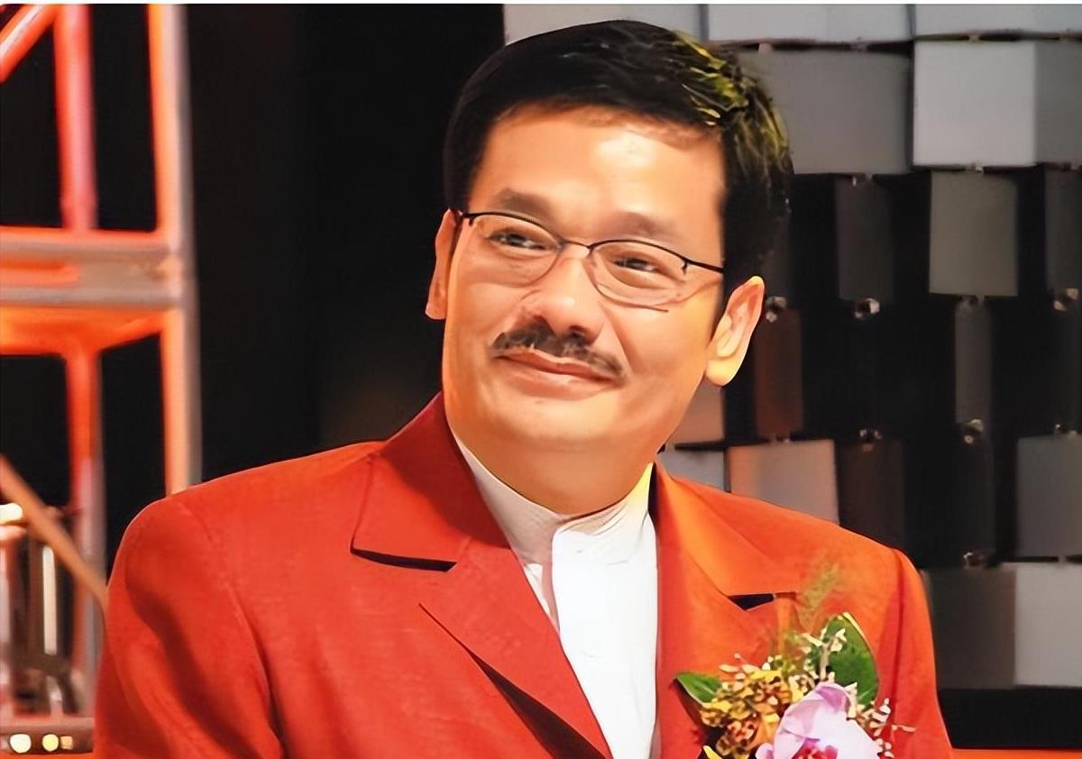 "多情才子"黄玉郎:甩黎姿,追张国荣初恋,三婚娶小37岁女友