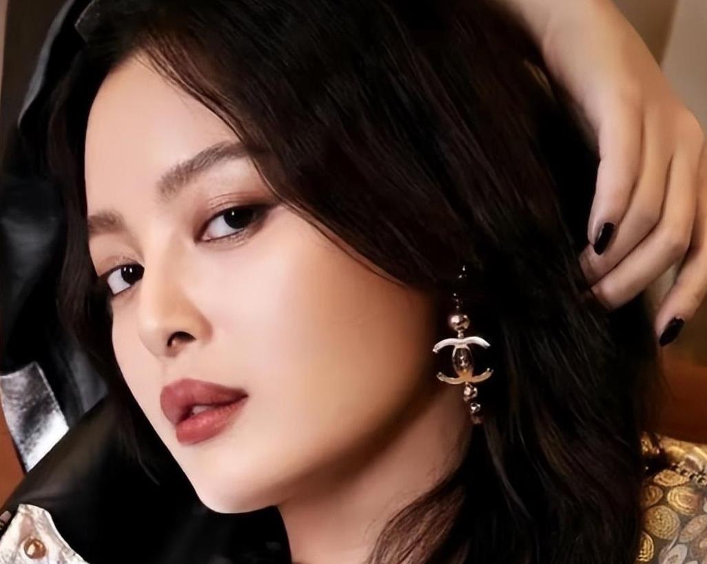 "性感尤物"辛芷蕾:好看的不止厚嘴唇,身材更是堪称完美