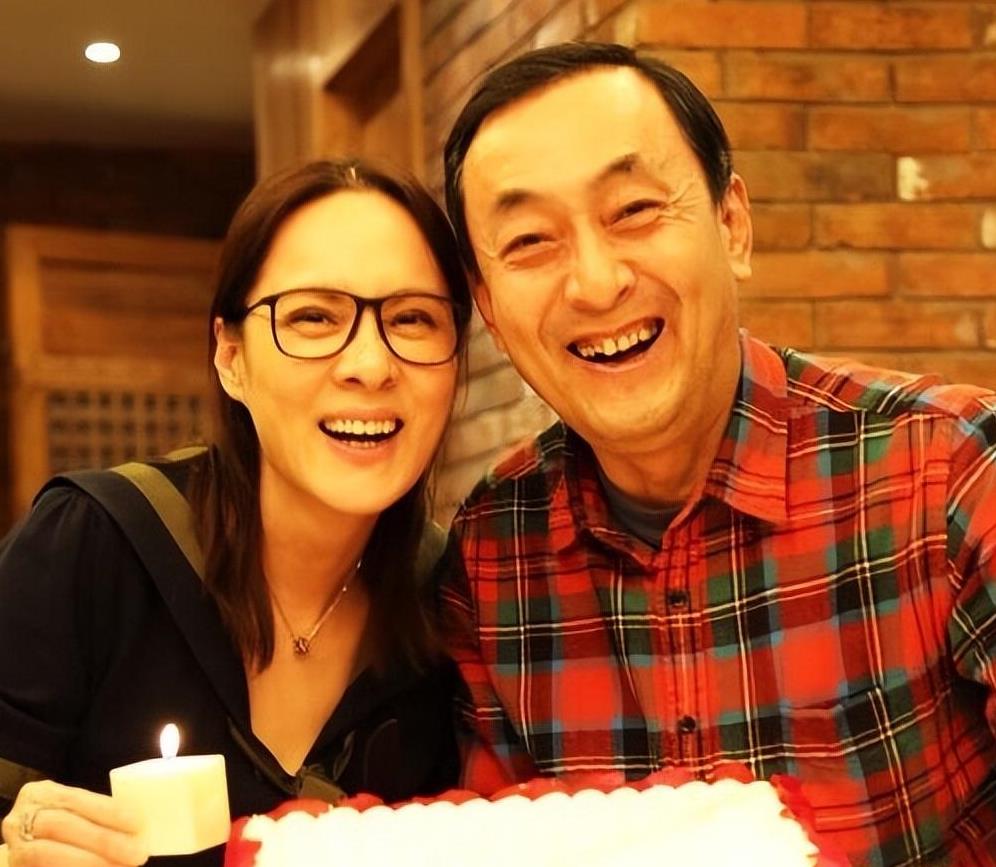 知名演员李萍,带着女儿嫁二婚张谦,丈夫去世后她的选择让人动容