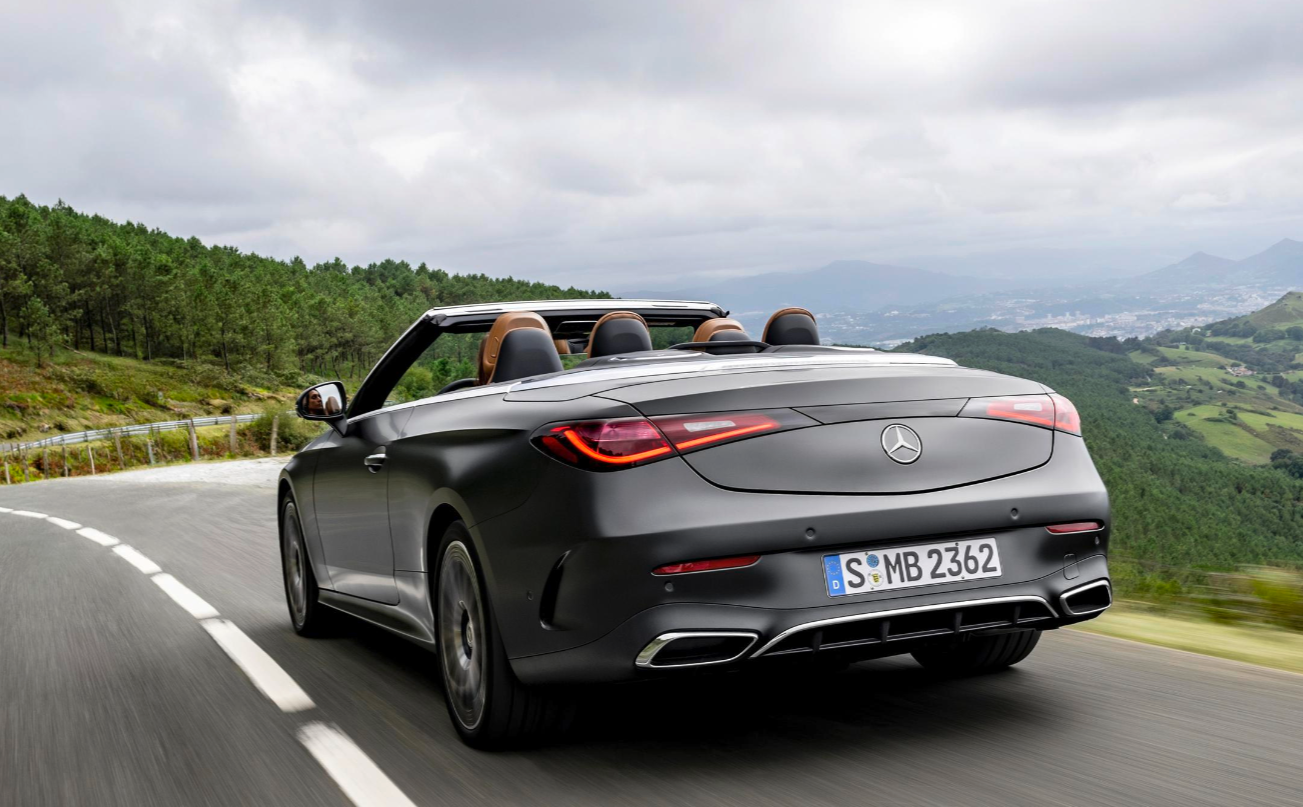 奔驰跑车下放,仅售45.76万,两门四座,操控无敌,比宝马还帅