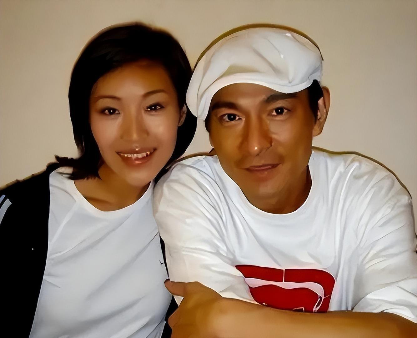 "瞒不住了"刘德华与赖文慧的关系,除了"结婚证"啥都给了?