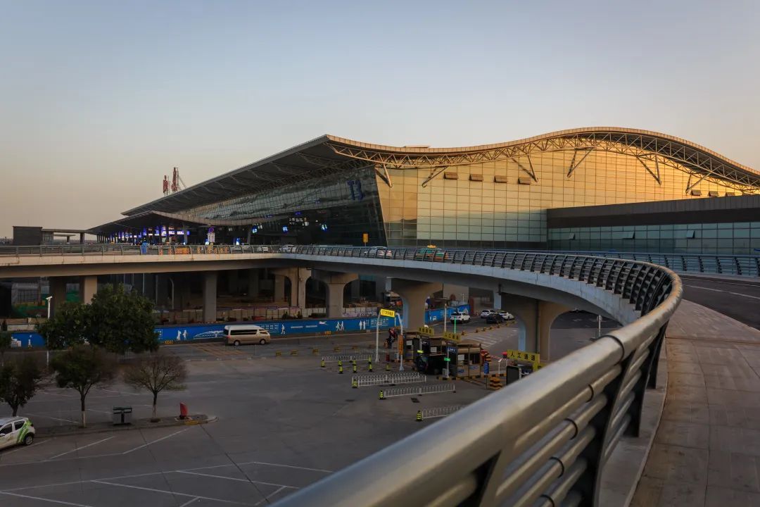 西安咸阳机场停车一天多少钱,西安咸阳机场停车过夜攻略