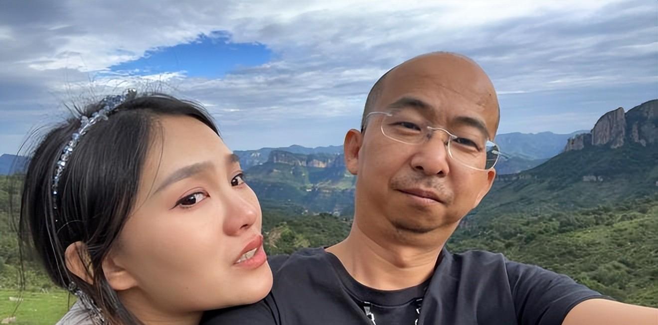 要钱没钱,要貌没貌!5位丑男演员,娶的老婆咋一个比一个漂亮?