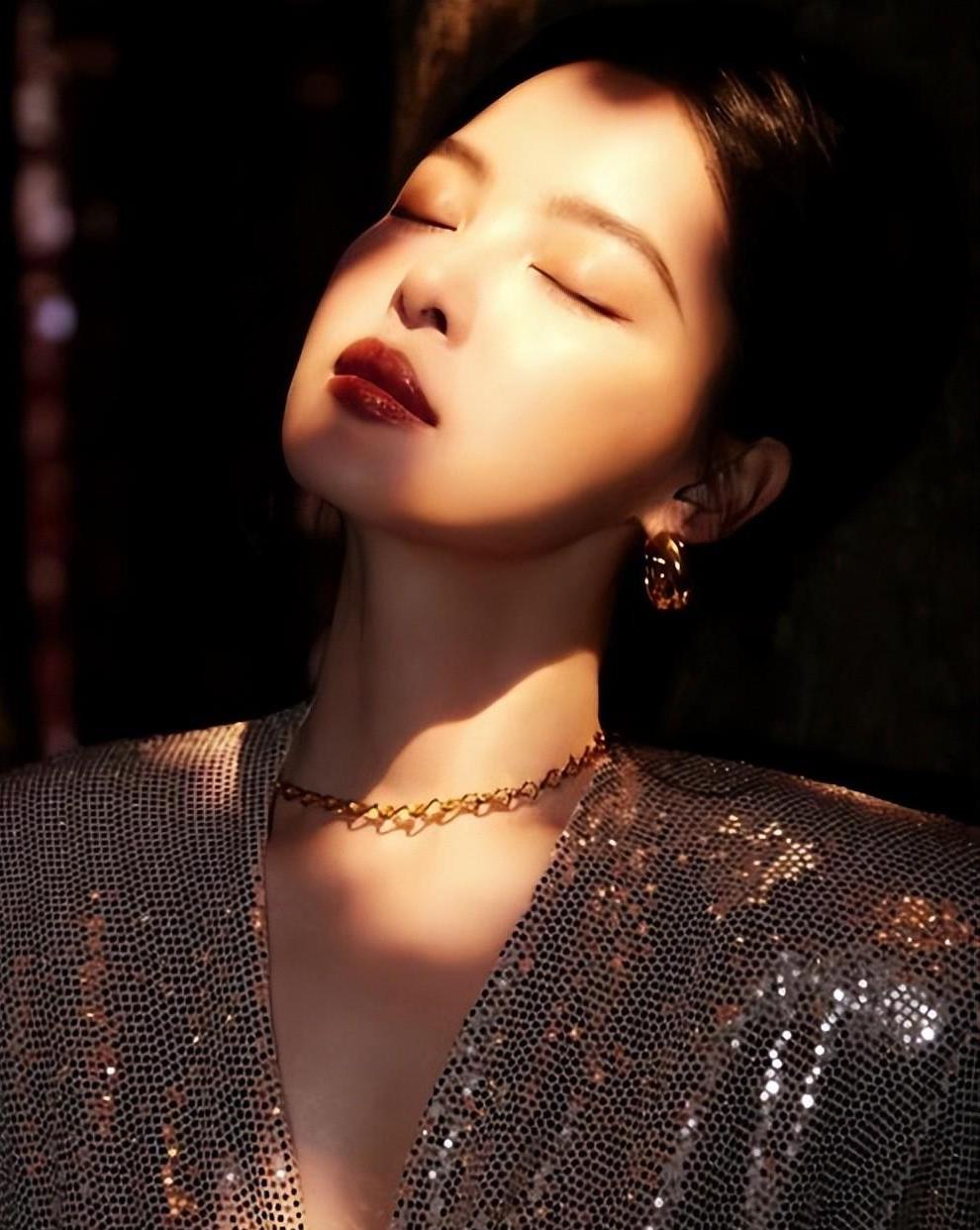 "性感尤物"辛芷蕾:性感的不止厚嘴唇,这身材更是一绝!