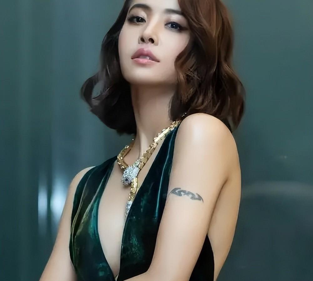 蔡依林穿衣大胆,演出服不打马赛克不敢看,如同一场视觉盛宴