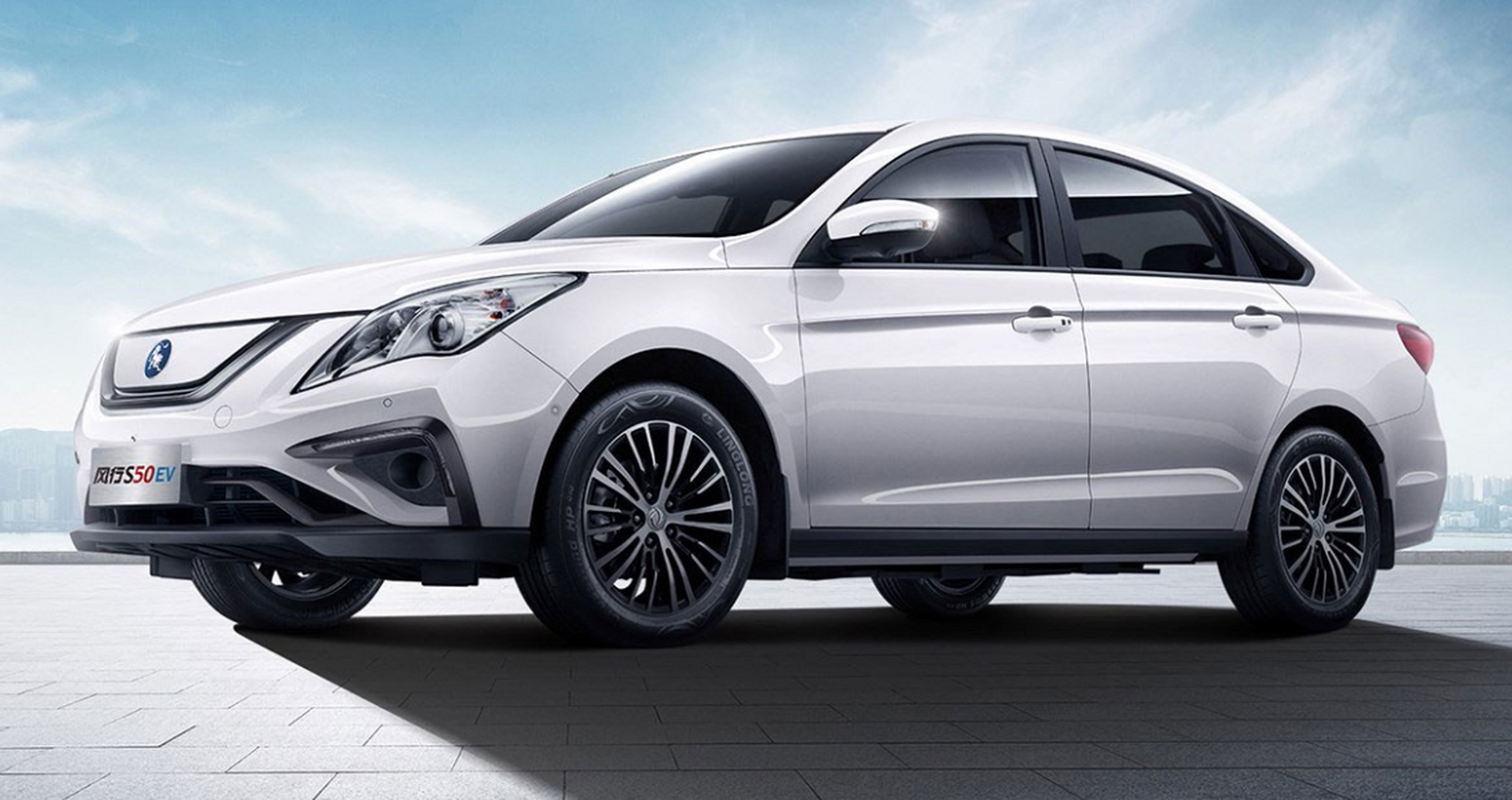 东风风行推出2024年版s50ev电动车,融合尖端技术与环保概念,适合城市